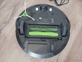 Robotický vysavač iRobot Roomba e5 - 5