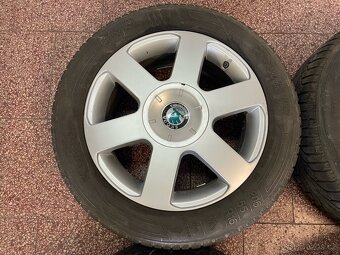 Originalní ALU kola Škoda 5x112 r16 zimní pneu 6mm - 5