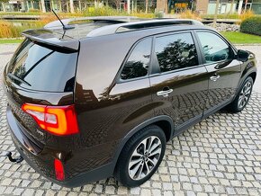 Kia Sorento 2.2CRDi 4x4 AUT KAM TAŽNÉ SERVISKA PANORAMA - 5