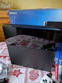 PlayStation 4 + dva ovladače - 5