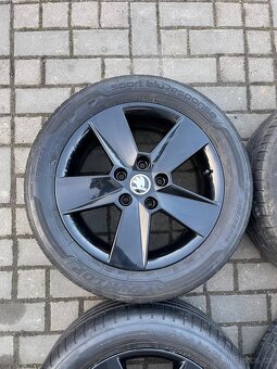 ORIGINÁL Alu Škoda ILIAS R16, 5x112 - TOP, LETNÍ - 5