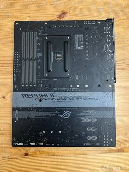 ASUS ROG STRIX B550-F GAMING  Socket AM4,Funkční,Záru - 5