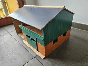 Dřevěný domeček - garáž pro traktory s dílnou - 5