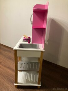 dětská dřevěná růžová kuchyňka - 5