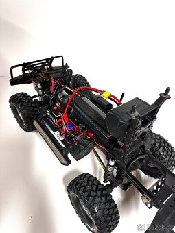 Traxxas TRX-4 Land Rover Defender 4x4 v MEGA tuningu - kompl - 5