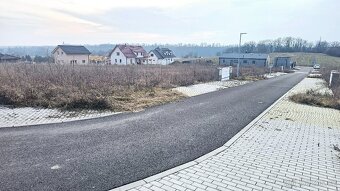 Krásný stavební pozemek na prodej za Prahou, 743 m2 - 5