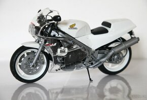 Silniční motocykly Honda (1:12) - 5