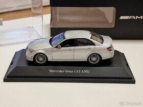 2x Schuco C63 AMG W204 1:43 - 5