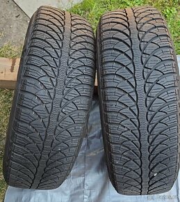 zimní pneu 185/60 R15 obuto na originálních VW discích - 5