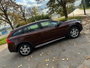 Volvo V60 CC cross country  D3, tažné, serv.knižka,xenon - 5