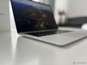 Apple Macbook 2019 - perfektní stav, jako nový - 5