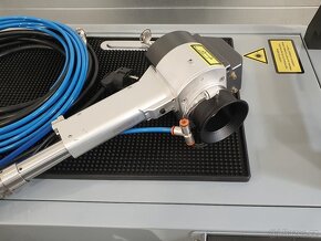 Čistící pulsní laser TPC-300W, pulsní energie 15mJ - 5