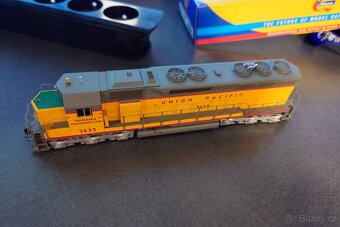 HO Athearn Union Pacific SD45 Diesel - 5