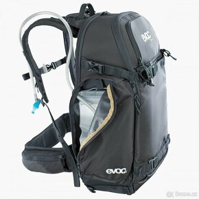 Nový batoh EVOC CP 26L Black - 5