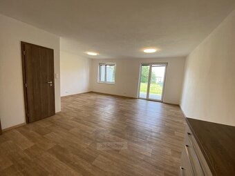 Pronájem byty 2+kk, 70 m² - zahrada, parkování, Včelná u ČB - 5