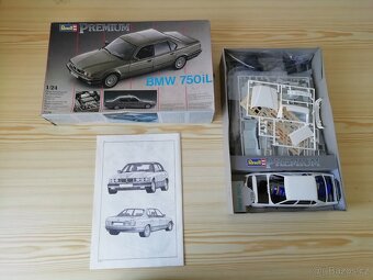 BMW E32 750il Revell 1:24 - stavebnice - doprava v ceně - 5