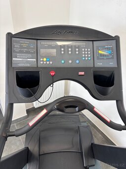 Life Fitness 9500HR - profi běžecký pás - 5