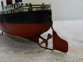 Velmi starý plechový Parník loď - 5