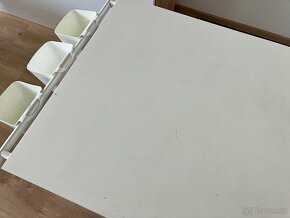 Psací stůl Ikea s lištou a uložnými boxíky - 5