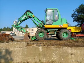 Komatsu PW 95 , otočný kolový bagr - 5