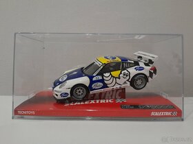 PORSCHE 911 GT3 CUP / SCALEXTRIC-SCX model na autodráhu - 5