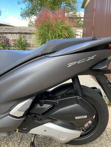 HONDA pcx 125, najeto 10 300 km - 5