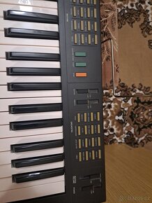 Prodám elektronické klávesy YAMAHA PSR-11 - 5