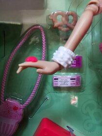 Mattel Barbie Rewind '80s Edition Doll At The Movies - 5