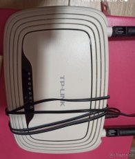 PRODÁM VE VELICE DOBRÉM STAVU bezdrátový router Router TP-Li - 5