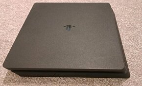 PS4 Slim 1Tb + 3 ovladače + hra - 5