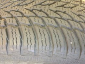 prodám 4 gumy na auto-Nokian Tyres - 5