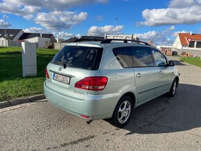 Toyota Avensis Verso - 5