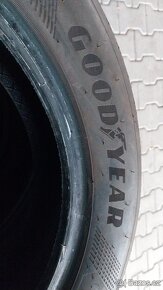 Prodám 4 téměř nové letní pneu Goodyear 215/50/18 - 5