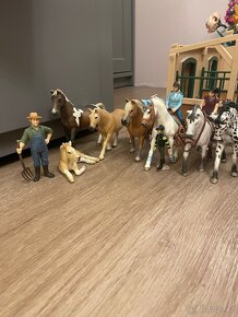 SCHLEICH stáje s koňmi, zvířaty a příslušenstvím - 5