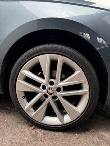 Alu kola 17” 5x100 Škoda 6V0601025C s pneu 215/40/17 - 5