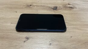 Apple iPhone 11 128GB, příslušenství, 4600Kč - 5