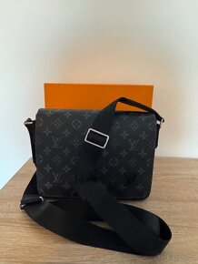 LOUIS VUITTON Messenger Bag Black - 5