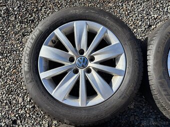 Alu orig letni sada Volkswagen 5x112 7J ET45 215/55 R16 M - 5