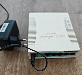 Mikrotik RouterBOARD 951G 2HnD. 5xLAN Gbit + 2.4Ghz WIFI - 5