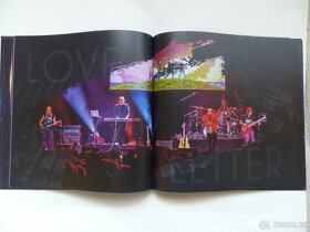 Flying Colors : Live in London - 2x CD + 2x DVD + kníha  - 5