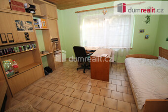 Prostorný dvougenerační RD s garáží, terasou, velkým pozemke - 5