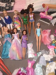 Originál Barbie s doplňky,včetně kliniky na kolech - 5