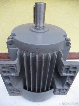 Patkový elektromotor 380V.1,1kw-1410ot.nejen na DARLING. - 5