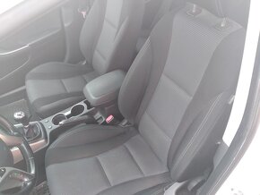 HYUNDAI i30 1.4 16V 1.MAJITEL,ČR,SERVISKA,VYHŘ.SEDADLA - 5