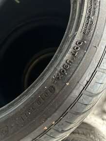 2x 245/40r17 - 5