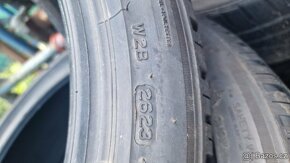 Prodám 2 zimní pneu BRIDGESTONE 225/45/18,cena je za 2 kusy. - 5