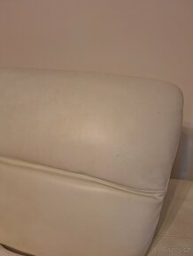 Bílá koženková sedačka - 5