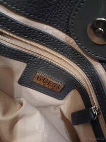 Kožená kabelka Guess Luxe - 5