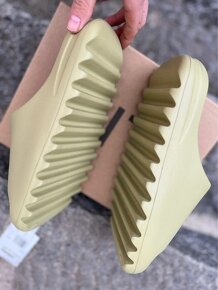 Adidas yeezy slide resin 44/5 - 5