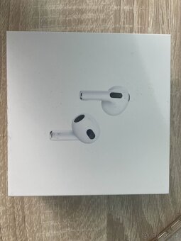 Apple AirPods 3. generace s nabíjecím pouzdrem Lightning - 5